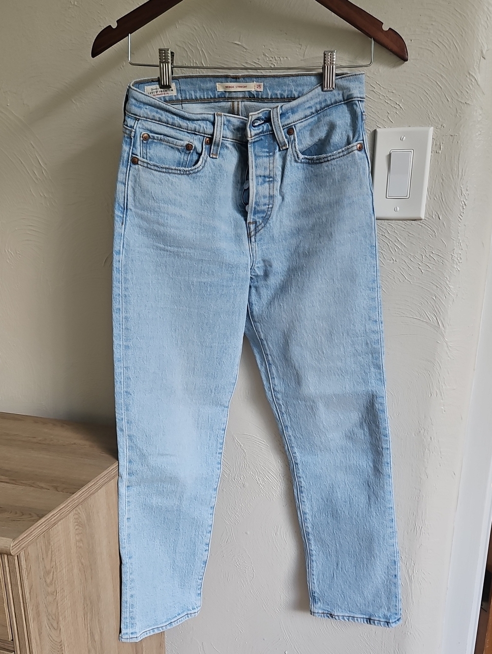 Levi's // Wedgie Straight Jeans